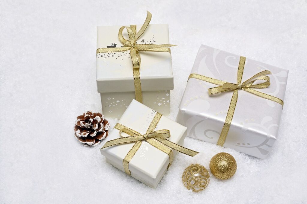 christmas gift, christmas, parcel-3019973.jpg